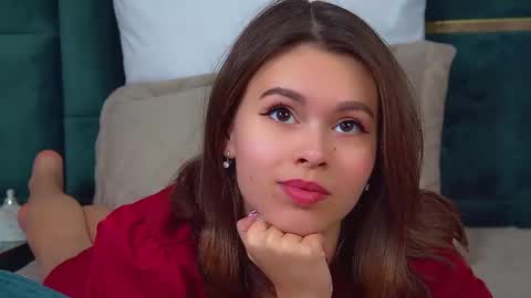 Snapshot of pollylanders chatting on November 12, 7:09 am Polly online show from November 12, 7:09 am