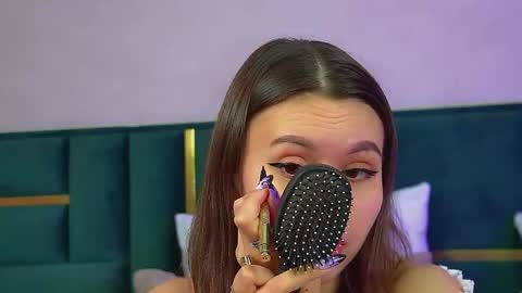 Snapshot of pollylanders chatting on November 26, 6:47 am Polly online show from November 26, 6:47 am