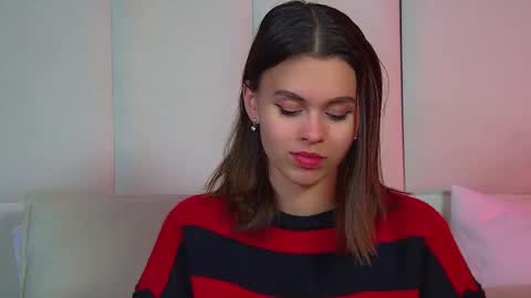 Polly online show from February 8, 8:12 pm