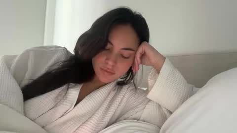 Snapshot of pollyyypocket chatting on December 14, 5:51 pm Polly Pocket online show from December 14, 5:51 pm