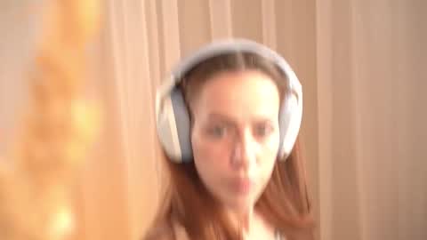 Snapshot of poni_dii chatting on December 17, 8:09 am online show from December 17, 8:09 am