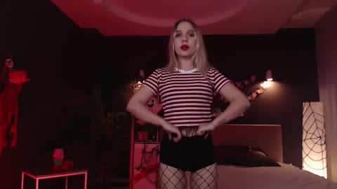 Snapshot of pooja_hegde chatting on October 31, 1:06 am Eva online show from October 31, 1:06 am