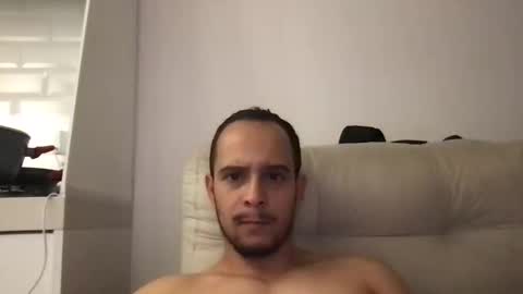 Snapshot of poormanbr chatting on October 16, 12:11 am poormanbr online show from October 16, 12:11 am