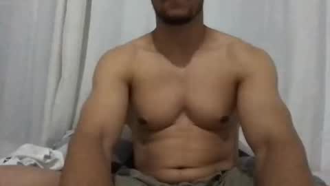 Snapshot of poormanbr chatting on October 17, 9:50 pm poormanbr online show from October 17, 9:50 pm