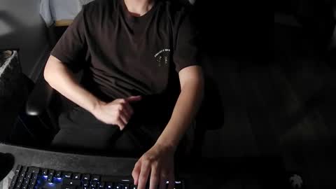 Snapshot of popit124 chatting on December 17, 11:33 pm cumguy125 online show from December 17, 11:33 pm