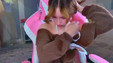 Snapshot of popjenny chatting on December 1, 8:19 am Hi Daddy Im Jane online show from December 1, 8:19 am