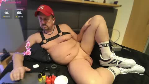 poppersbator73 online show from March 9, 5:49 pm