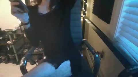 Snapshot of porcelain_tears01 chatting on October 22, 11:21 am porcelain_tears01 online show from October 22, 11:21 am