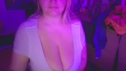 MelissOfficial online show from December 16, 6:18 am