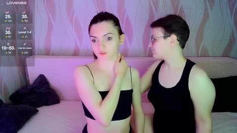 Snapshot of pornostendup chatting on September 28, 7:30 pm Ana and Tati online show from September 28, 7:30 pm