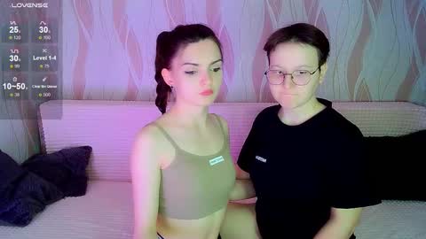 Snapshot of pornostendup chatting on October 3, 8:06 pm Ana and Tati online show from October 3, 8:06 pm