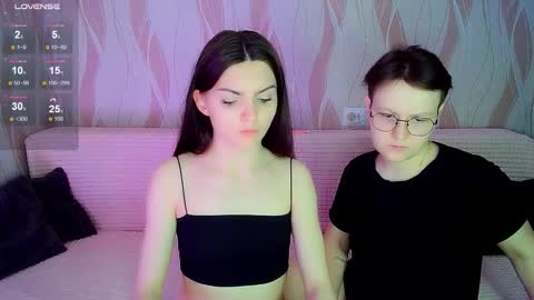 Snapshot of pornostendup chatting on October 15, 7:03 pm Ana and Tati online show from October 15, 7:03 pm