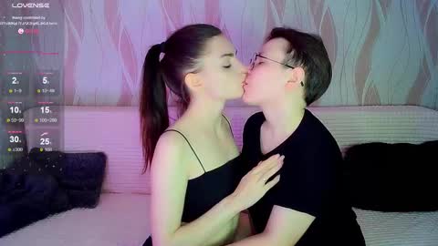 Snapshot of pornostendup chatting on October 21, 7:47 pm Ana and Tati online show from October 21, 7:47 pm