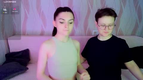 Snapshot of pornostendup chatting on October 27, 7:18 pm Ana and Tati online show from October 27, 7:18 pm