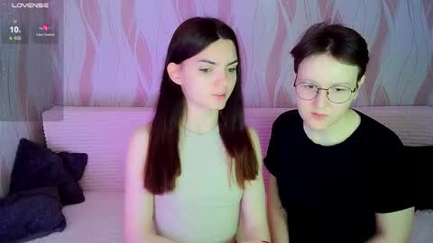 Snapshot of pornostendup chatting on November 12, 9:36 pm Ana and Tati online show from November 12, 9:36 pm