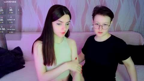 Snapshot of pornostendup chatting on November 24, 7:46 pm Ana and Tati online show from November 24, 7:46 pm