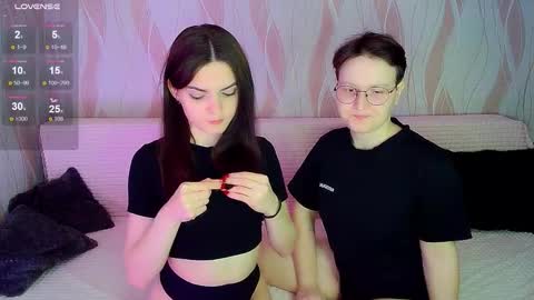 Snapshot of pornostendup chatting on December 1, 12:48 am Ana and Tati online show from December 1, 12:48 am