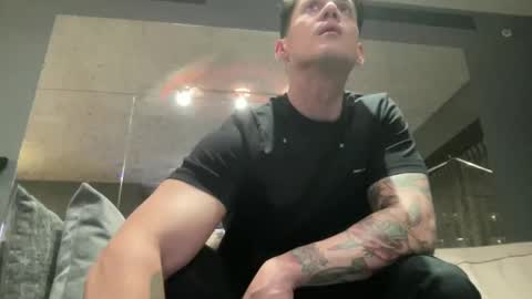 Snapshot of pourlemoment chatting on September 28, 6:52 am pourlemoment online show from September 28, 6:52 am