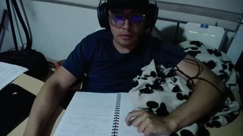 Snapshot of powerfulzeus2 chatting on September 15, 1:27 am powerfulzeus2 online show from September 15, 1:27 am