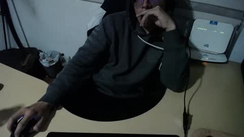 Snapshot of powerfulzeus2 chatting on October 23, 5:29 am powerfulzeus2 online show from October 23, 5:29 am