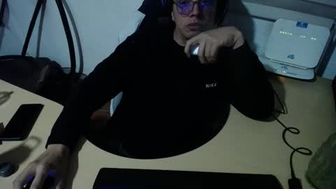 Snapshot of powerfulzeus2 chatting on November 2, 12:13 am powerfulzeus2 online show from November 2, 12:13 am