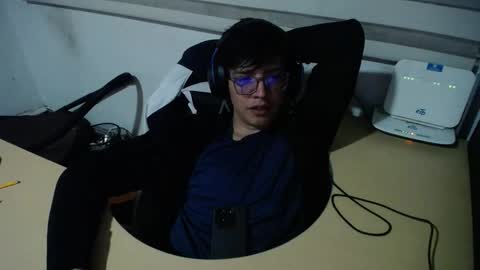 Snapshot of powerfulzeus2 chatting on November 7, 1:38 am powerfulzeus2 online show from November 7, 1:38 am