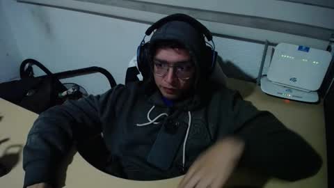 Snapshot of powerfulzeus2 chatting on November 15, 3:04 am powerfulzeus2 online show from November 15, 3:04 am