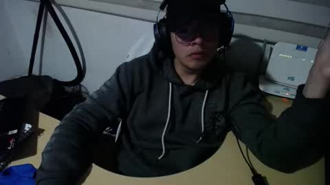 Snapshot of powerfulzeus2 chatting on November 17, 3:23 am powerfulzeus2 online show from November 17, 3:23 am