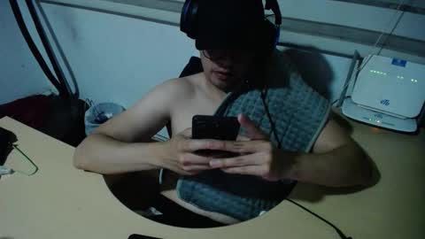 Snapshot of powerfulzeus2 chatting on November 28, 2:03 am powerfulzeus2 online show from November 28, 2:03 am