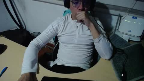 Snapshot of powerfulzeus2 chatting on November 30, 2:48 am powerfulzeus2 online show from November 30, 2:48 am