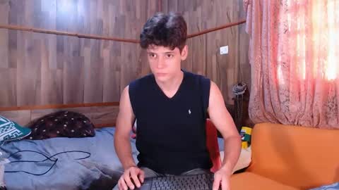 Snapshot of powertwinky chatting on December 25, 9:33 pm chris independent online show from December 25, 9:33 pm