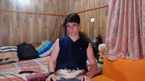 Snapshot of powertwinky chatting on February 4, 5:53 am chris independent online show from February 4, 5:53 am