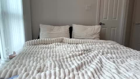 Kylie online show from February 18, 8:14 pm