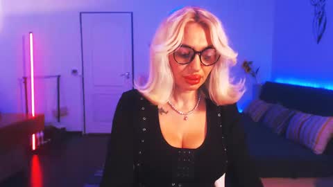 Victoria online show from December 30, 9:50 pm