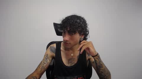 Plux online show from February 11, 9:03 pm