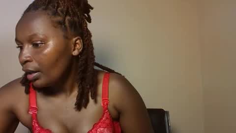 Snapshot of prettie_essy chatting on December 14, 4:45 pm Essy online show from December 14, 4:45 pm