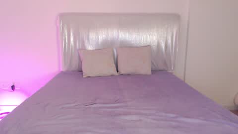 Snapshot of pretty_dirty_sis chatting on January 13, 8:15 am Dirty Sis online show from January 13, 8:15 am