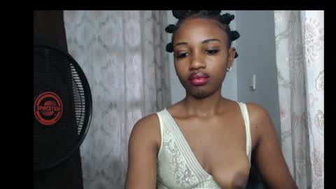 Pretty ebonygirl2 online show from February 24, 2:37 pm