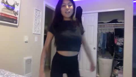 pretty_girl828687 online show from October 16, 9:49 pm