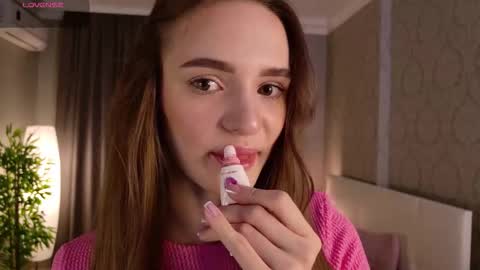 Snapshot of pretty_linaa chatting on November 9, 2:26 pm Anna online show from November 9, 2:26 pm