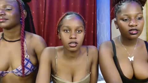 Snapshot of pretty_lioness_ chatting on February 12, 3:40 pm Pretty online show from February 12, 3:40 pm