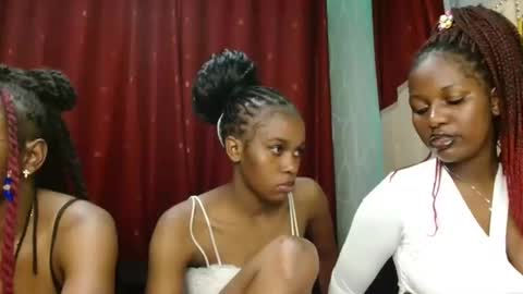 Snapshot of pretty_lioness_ chatting on February 23, 3:42 pm Pretty online show from February 23, 3:42 pm