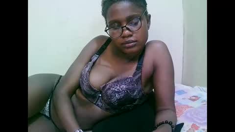 pretty_mellan online show from January 24, 7:07 pm