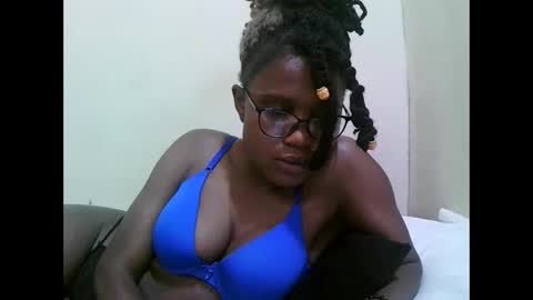 pretty_mellan online show from January 26, 3:58 pm