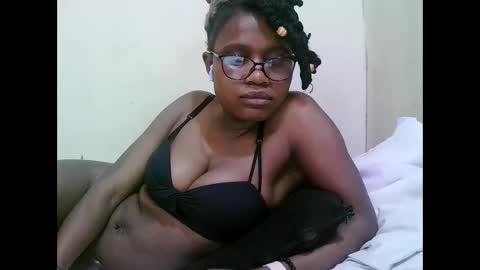 pretty_mellan online show from January 29, 11:46 pm