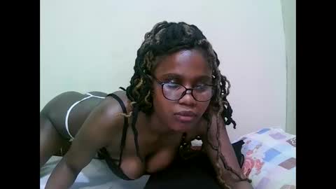 pretty_mellan online show from February 6, 5:19 pm
