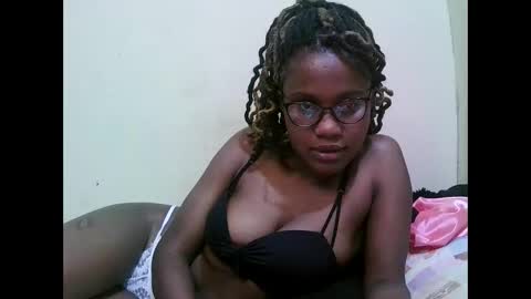 pretty_mellan online show from February 7, 11:12 am