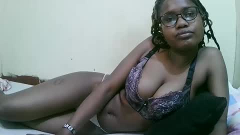 pretty_mellan online show from February 17, 11:13 am