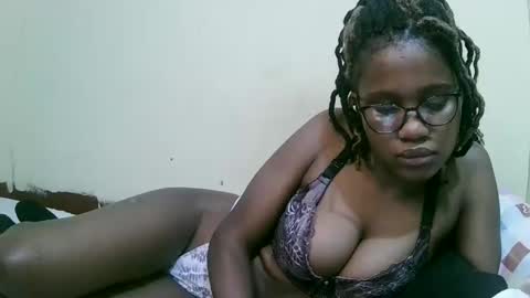 pretty_mellan online show from February 18, 8:49 am