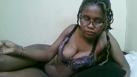 pretty_mellan online show from February 19, 2:12 pm